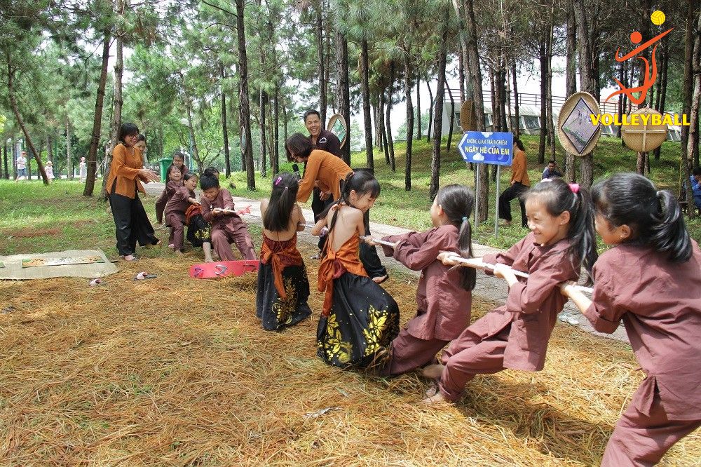 Nên thường xuyên cho bé tham gia các hoạt động ngoài trời