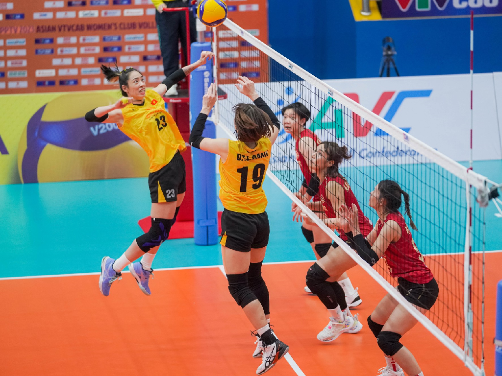 Bóng chuyền có được dùng chân không? bóng chuyền có được dùng chân không