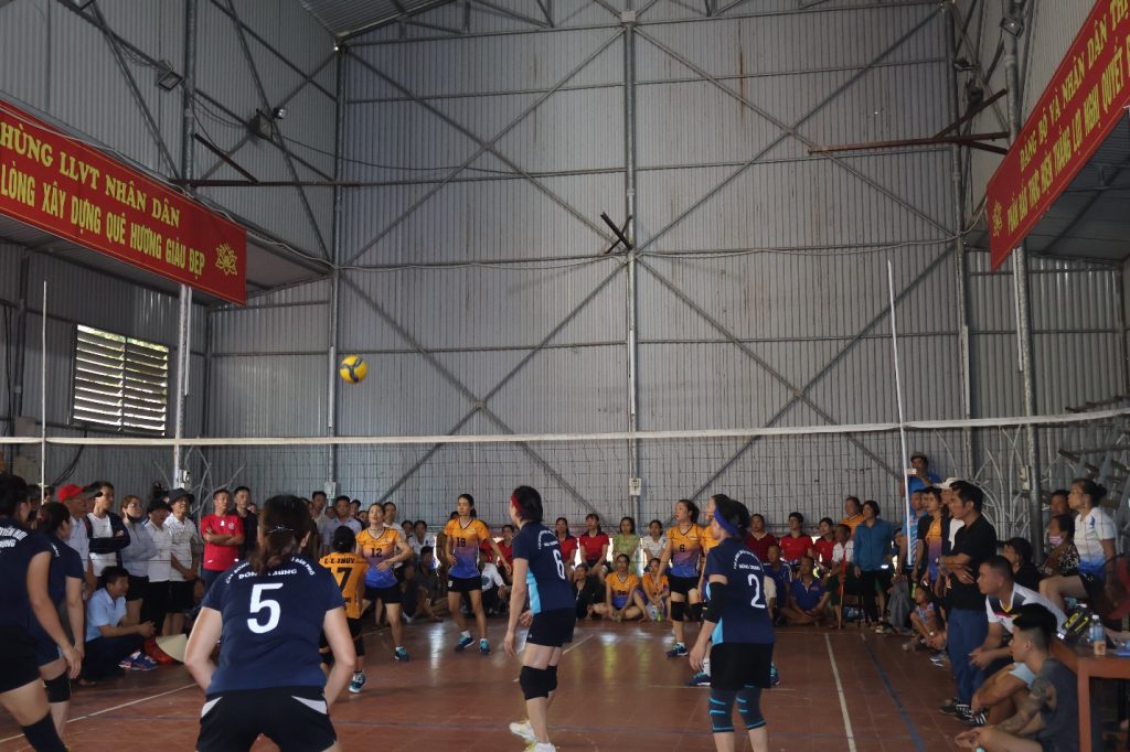 Bóng chuyền phát triển chiều cao