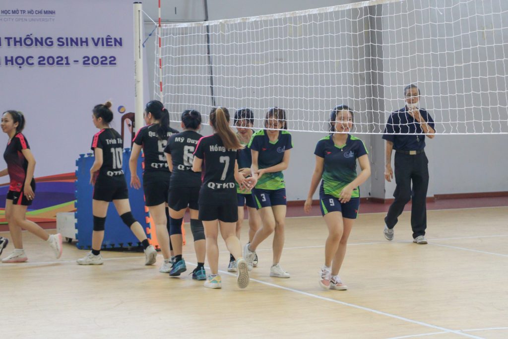 Khóa bóng chuyền mùa hè buổi tối tphcm