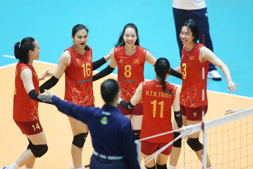 Khoá bóng chuyền mùa hè