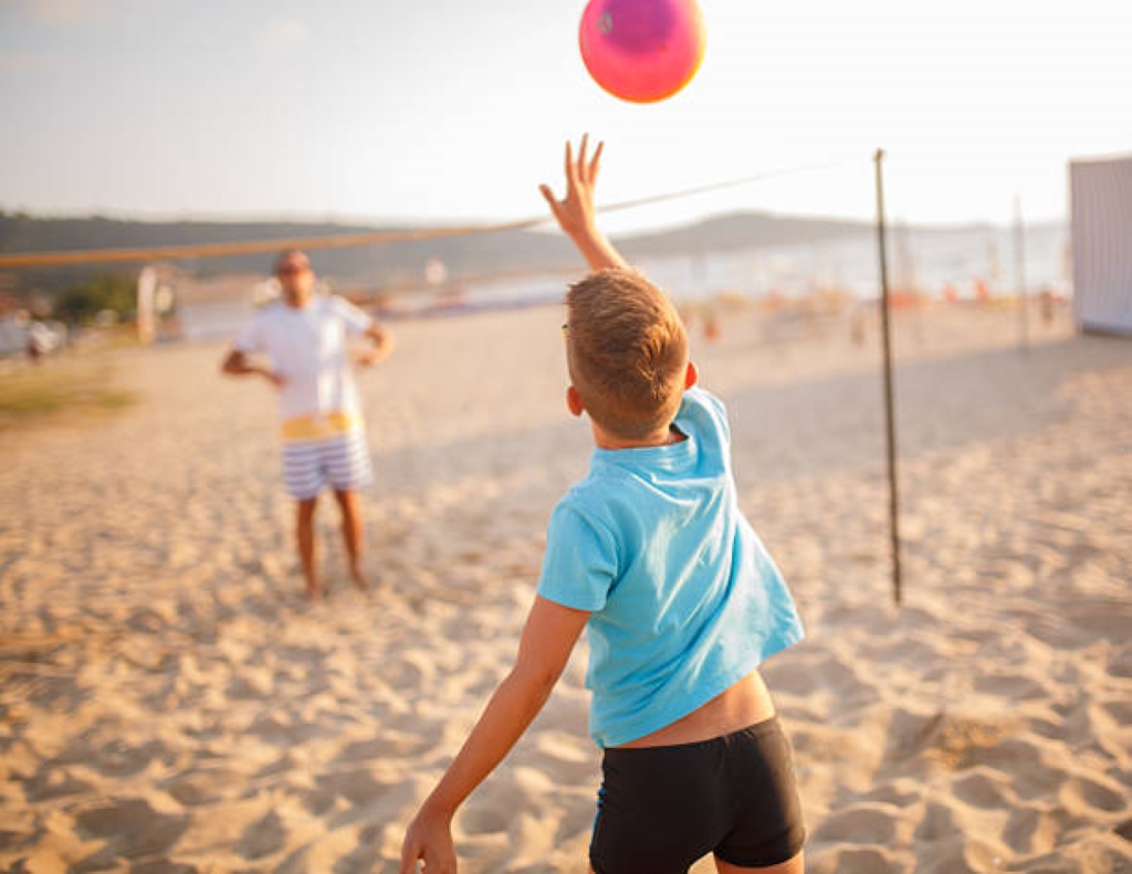 Lớp bóng chuyền cho trẻ em tại TP.HCM, khoá học bóng chuyền thiếu nhi Volleyball for kids HCM, câu lạc bộ đào tạo bóng chuyền trẻ em 10-18 tuổi.