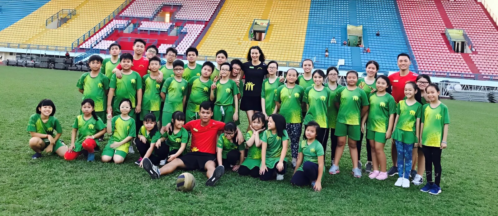 Lớp Bóng Chuyền Cho Trẻ Em Rèn Luyện Thể Chất