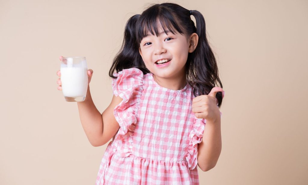Uống sữa tăng chiều cao
