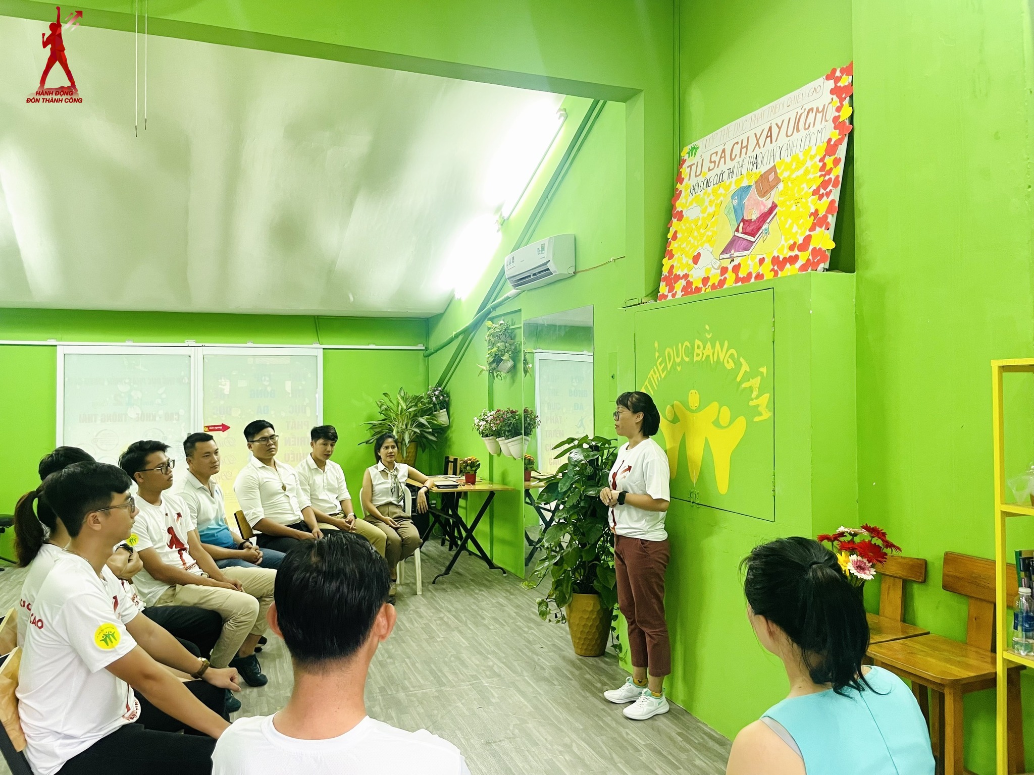 Cách làm 1 vận động viên bơi lội thành công. Cách làm 1 vận động viên bơi lội thành công.