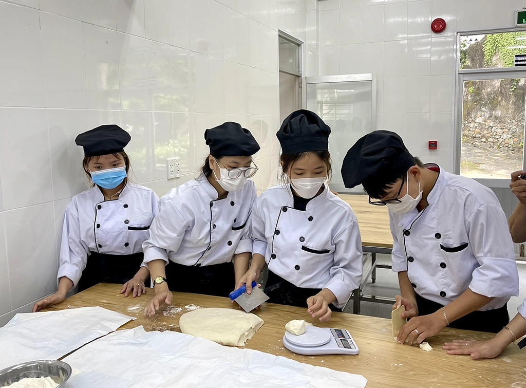 Học Nghề Ngắn Hạn – Con Đường Nhanh Để Bắt Đầu Sự Nghiệp