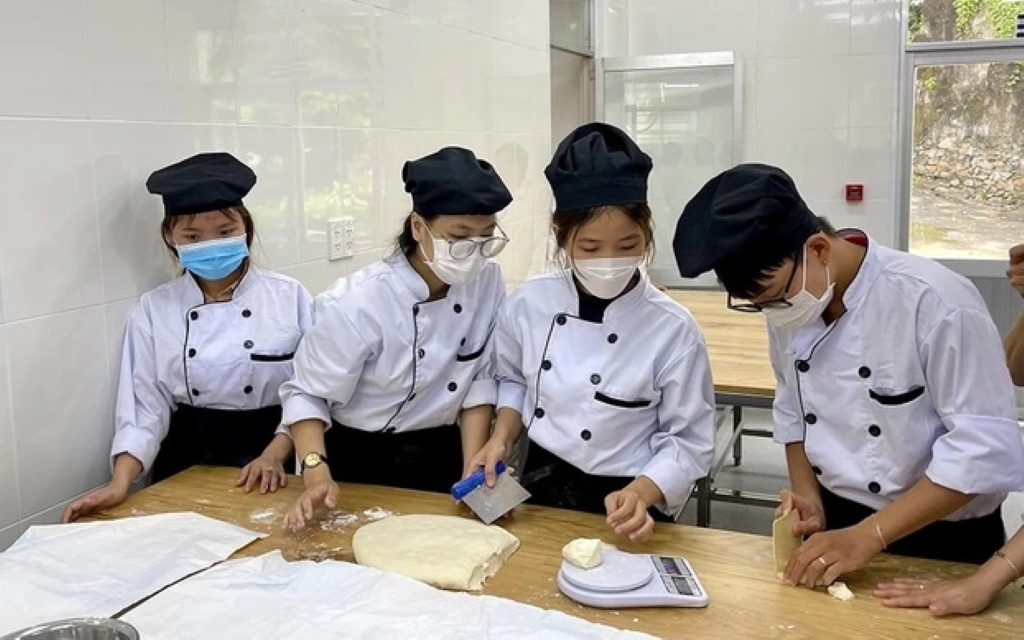 Học đi đôi với hành