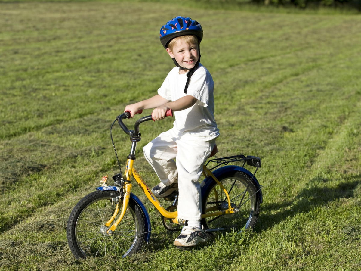 Đạp xe đạp không chỉ giúp con trẻ phát triển chiều cao mà còn mang lại nhiều ảnh hưởng tích cực cho tinh thần như làm giảm căng thẳng, lo lắng và trầm cảm.