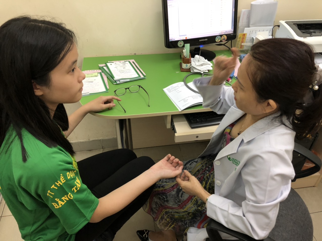 Dấu Hiệu Dậy Thì Sớm Ở Bé Gái Là Gì