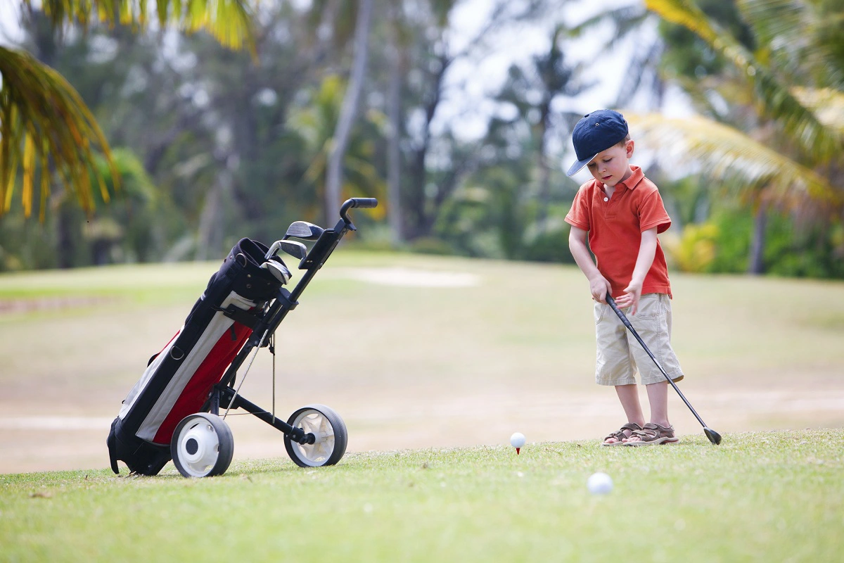 Những yếu tố ảnh hưởng đến chi phí chơi golf trẻ em ( Hình: Nguồn Internet)