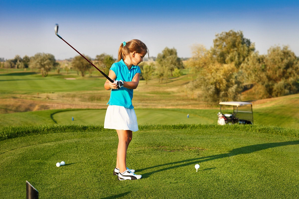 Chơi golf giúp các bé phát triển tư duy ( Nguồn: Hình ảnh Internet)