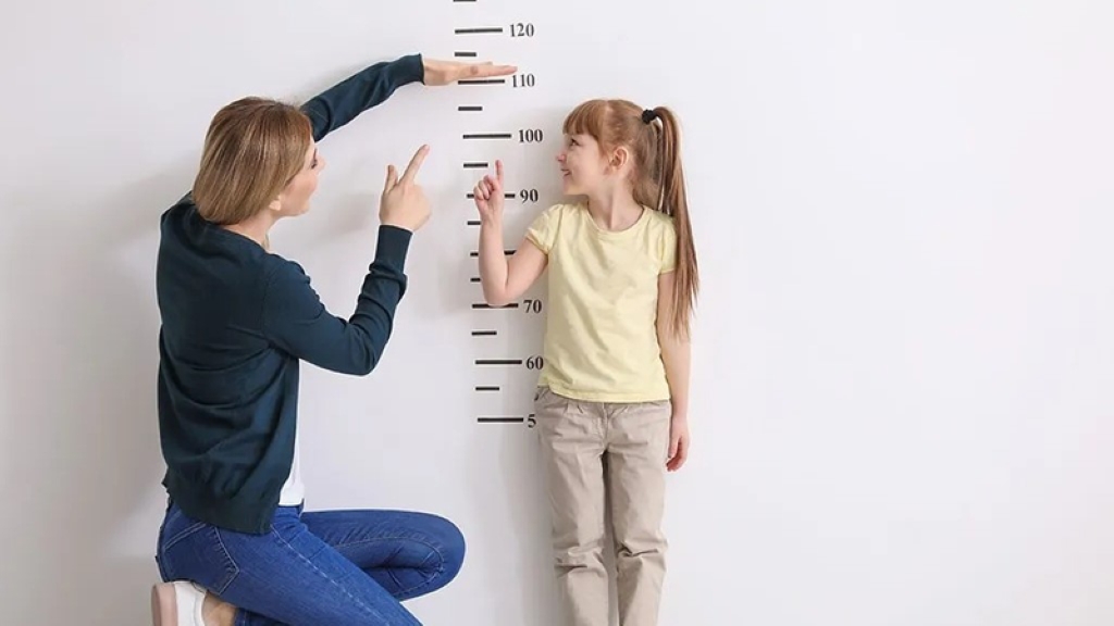 chiều cao cân nặng của bé gái 4 tuổi bao nhiêu là chuẩn