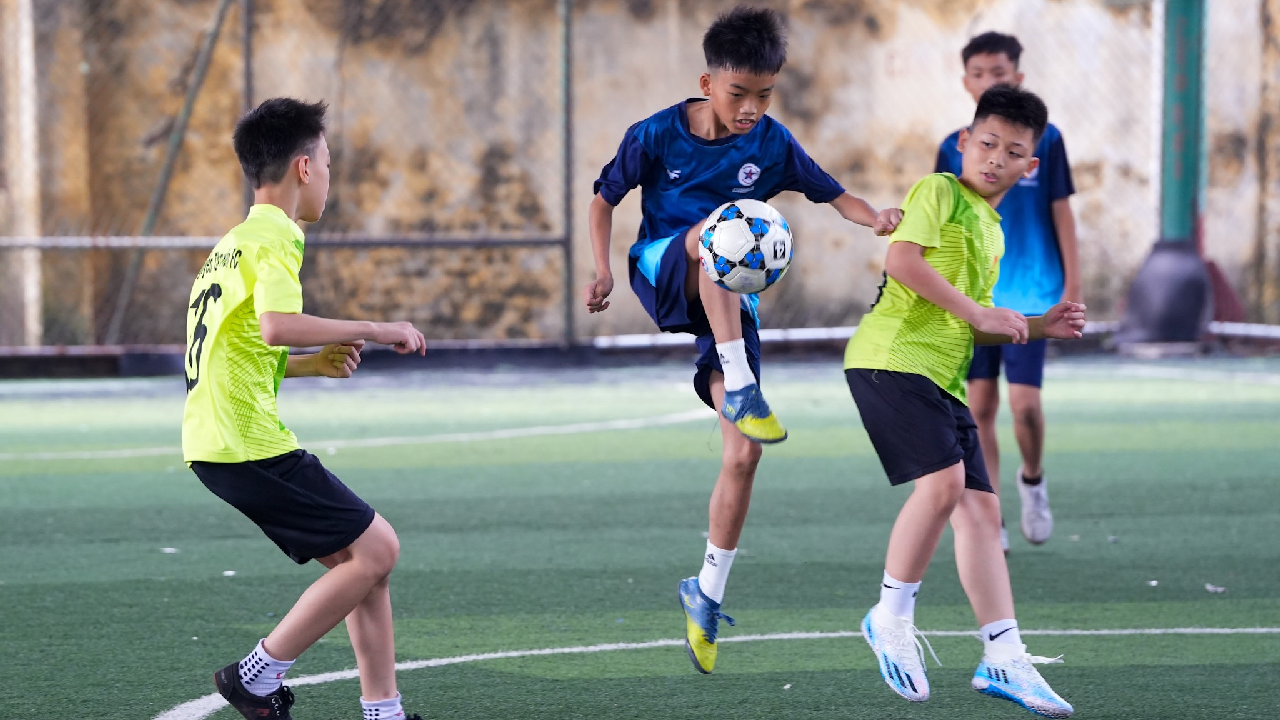 đá bóng có giúp tăng chiều cao không