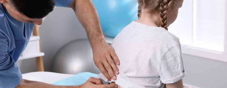 Tầm quan trọng chăm sóc của cột sống trẻ em