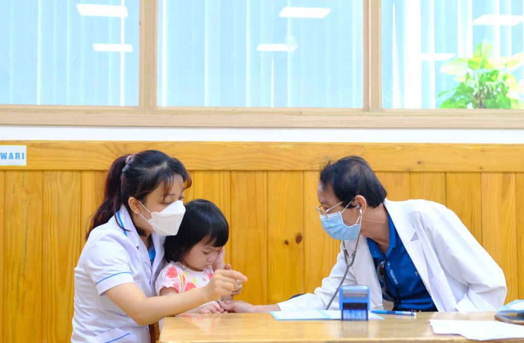 Thăm khám định kỳ cho trẻ