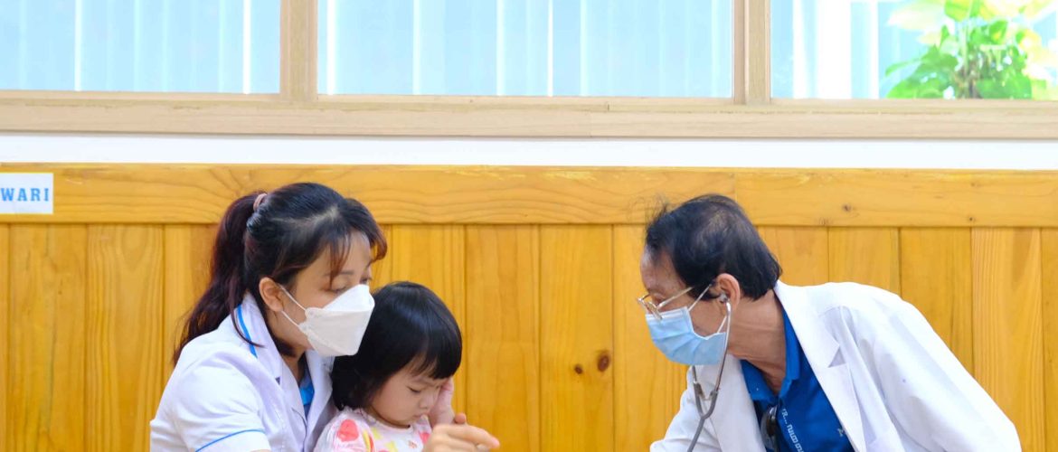 Thăm khám định kỳ cho trẻ