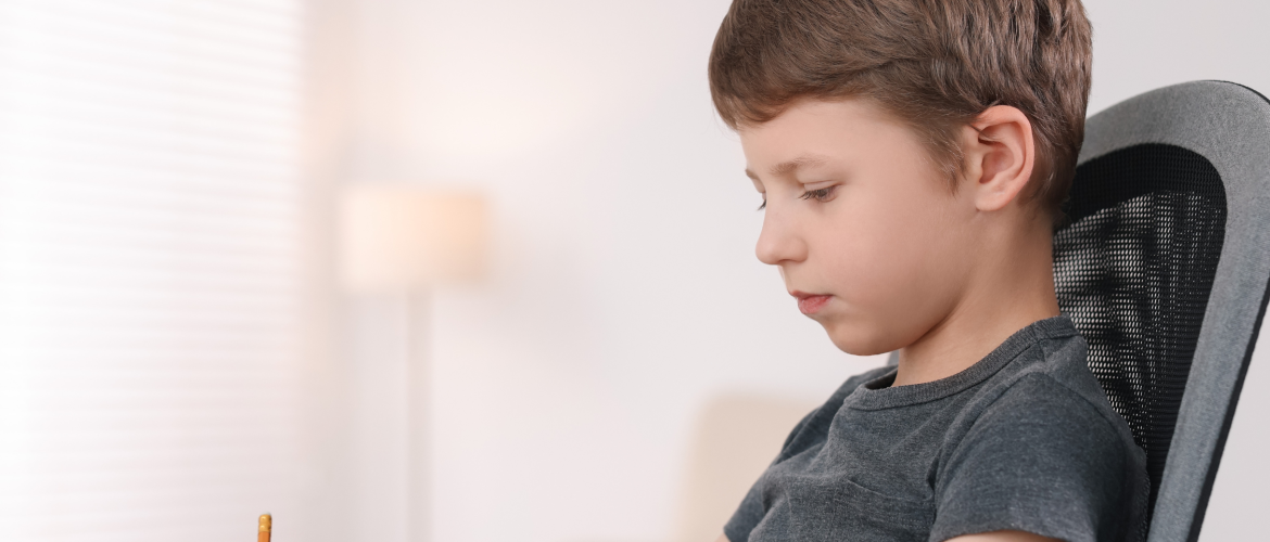 Tư thế ngồi học đúng chuẩn cho các bé