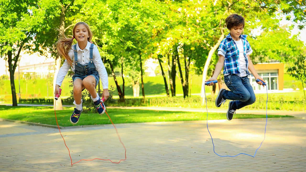 Nên xây dựng chương trình phù hợp theo độ tuổi, thể trạng và khả năng của từng trẻ