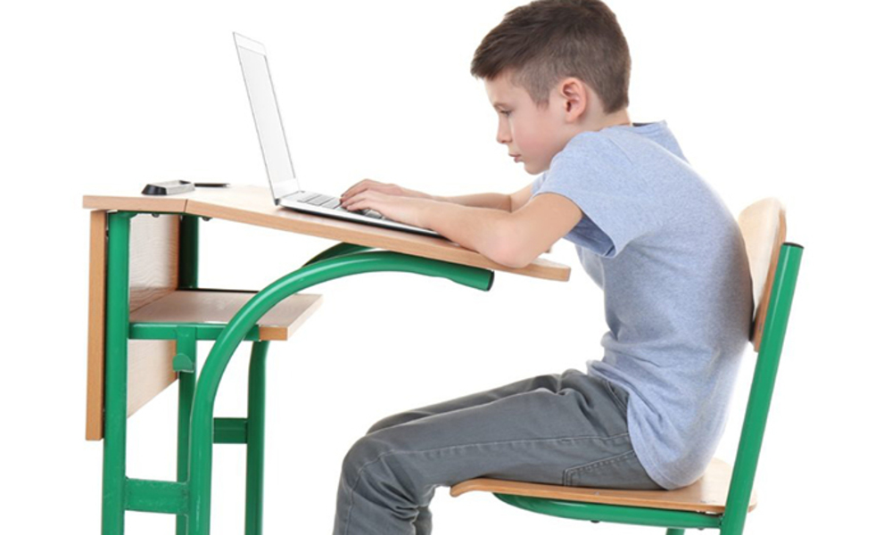 gù lưng nhẹ trẻ