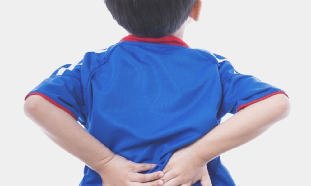 triệu chứng đau lưng ở trẻ