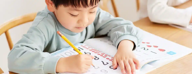 Hướng Dẫn Tư Thế Ngồi Học Đúng Giúp Trẻ Tránh Gù Lưng, Cận Thị