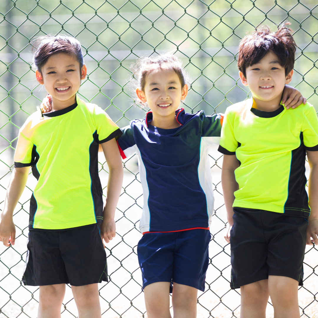 Các bộ quần áo thể thao cho bé trai và bé gái giúp con vận động một cách thuận tiện nhất!