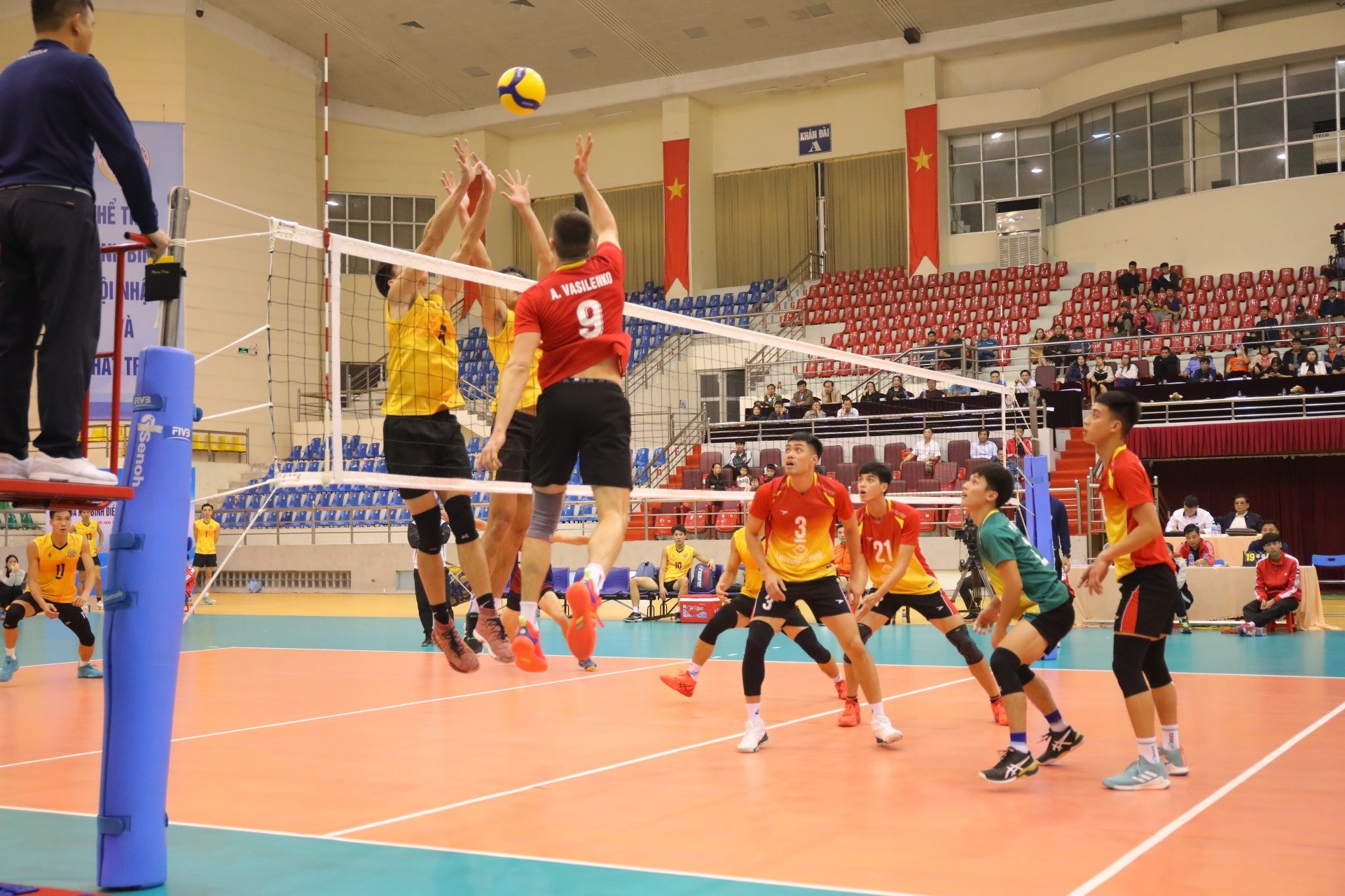 Lưới bóng chuyền nữ cao bao nhiêu? lưới bóng chuyền nữ cao bao nhiêu