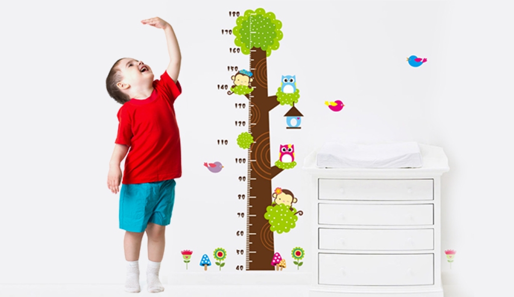 Chiều cao em bé cần được theo dõi đúng chuẩn từ sớm, đặc biệt ở các mốc chiều cao trẻ 2 tuổi 3 tuổi và chiều cao trẻ 10 tuổi.