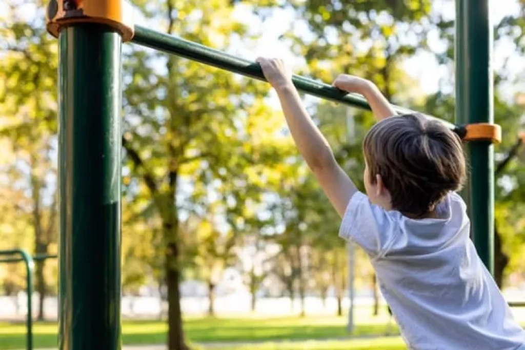 Lợi ích xà đơn cho bé, tác dụng plank cao, giải đáp bật xa tại chỗ giúp gì, bài tập superman tăng chiều cao và dây nhảy phát triển chiều cao.