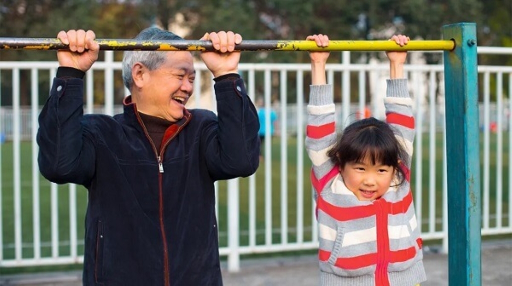 Lợi ích xà đơn cho bé, tác dụng plank cao, giải đáp bật xa tại chỗ giúp gì, bài tập superman tăng chiều cao và dây nhảy phát triển chiều cao.