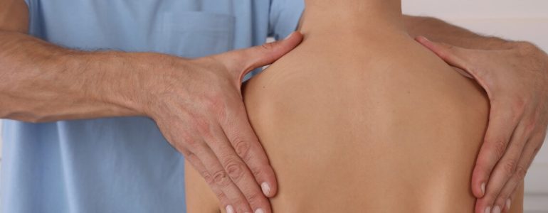 Vật Lý Trị Liệu: 7 Bài Tập Chống Gù Lưng Hiệu Quả Cho Trẻ