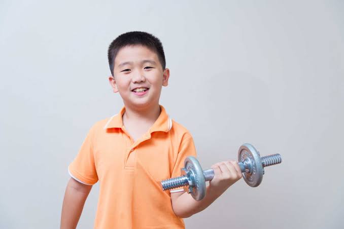 Bài tập gym cho chiều cao bé trai: an toàn trước, nặng sau Lớp thể dục phát triển chiều cao