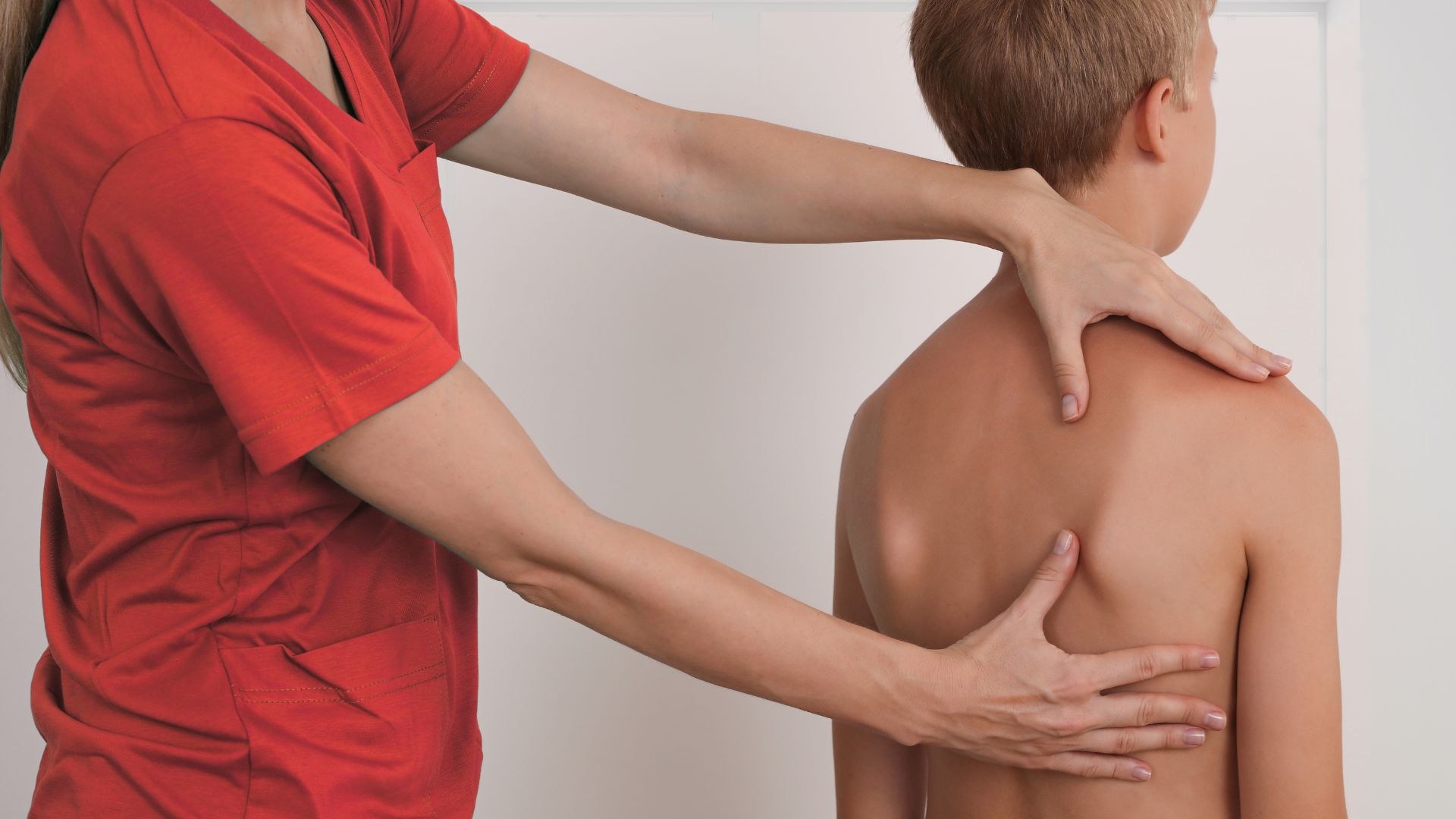 Lệch Vai Ở Trẻ Em: Nguyên Nhân, Dấu Hiệu Và Cách Cải Thiện Tư Thế